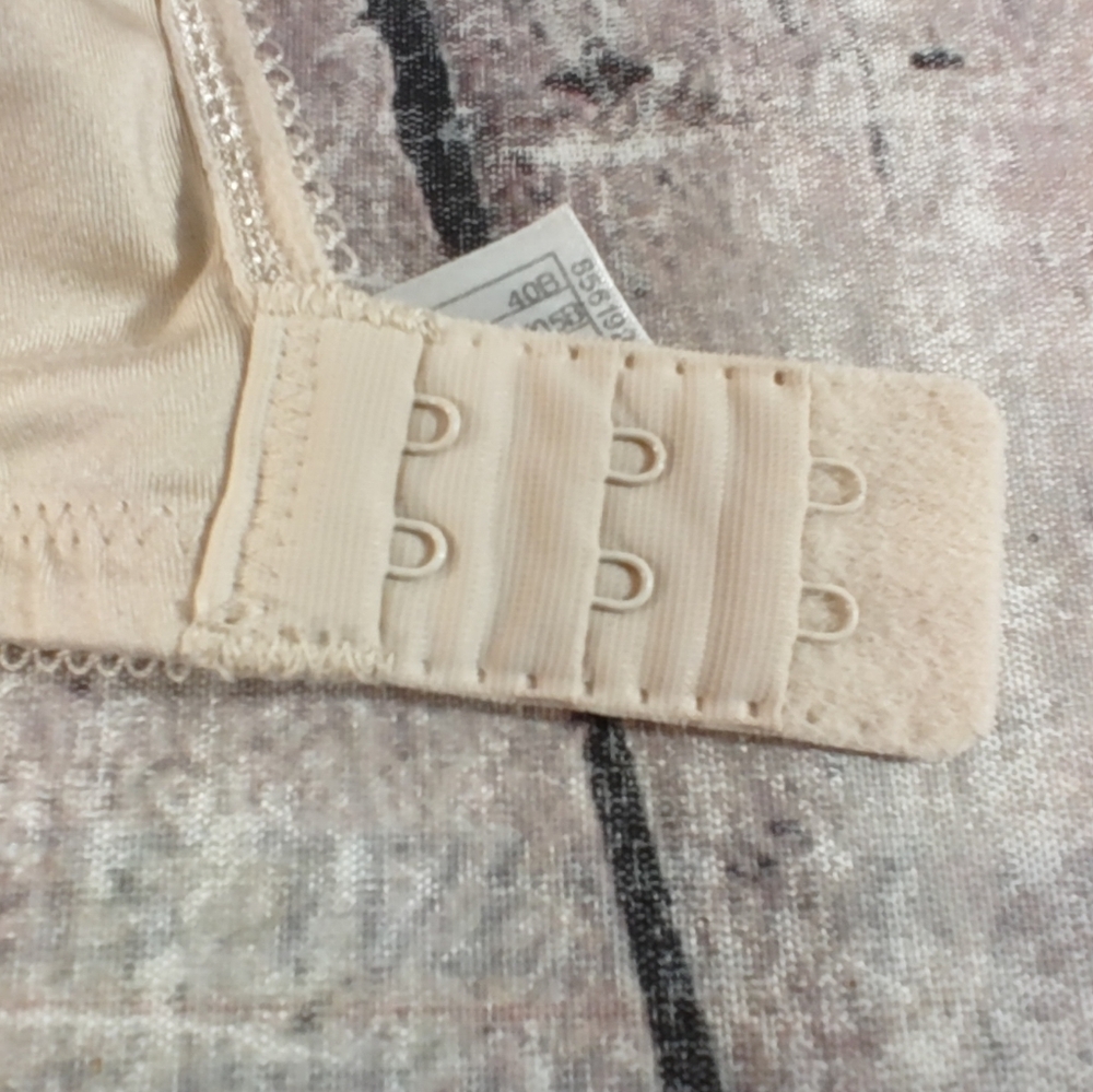 Wacoal Basic Beauty Full Contour Wireless Bra Cre… - image 8